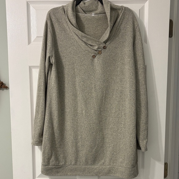 Cozy Gray Women's Sweater - Picture 1 of 5
